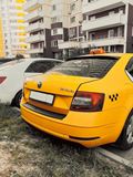 Накладка на задний бампер со скотчем для Skoda Octavia 2017-2022